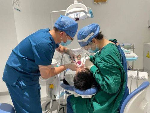 浙江金华口腔医院怎么样？种植牙3500元起+正畸医生审美在线，口碑实力双保障！
