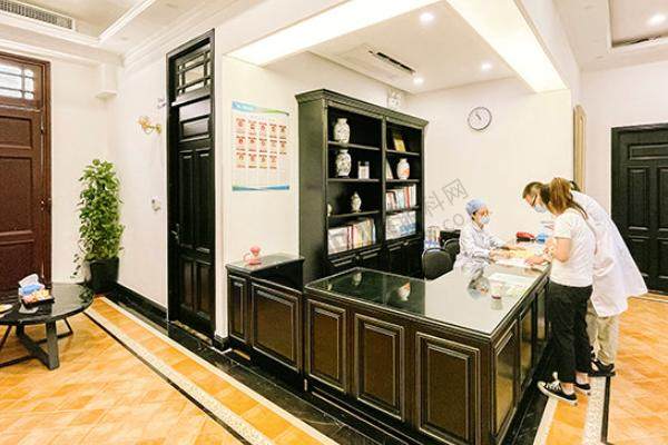 博士整形导医台 与顾客沟通